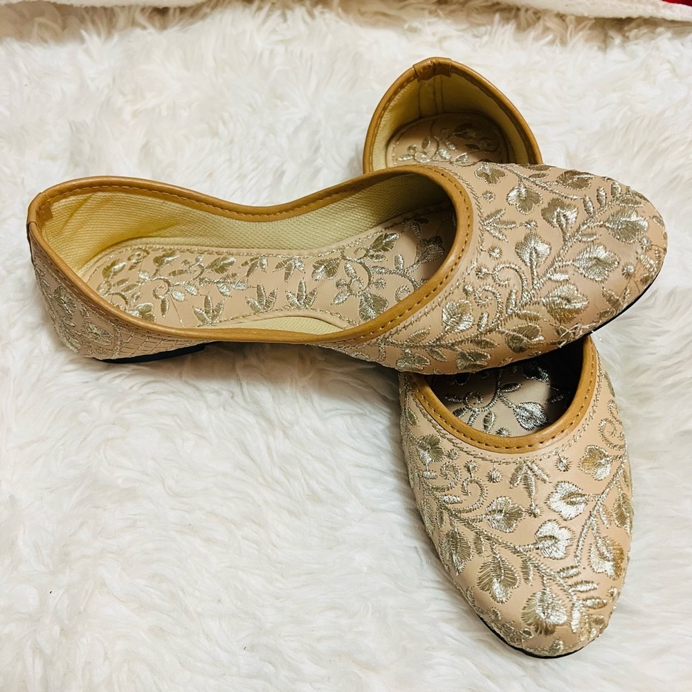 Jutti is Indian traditional footwear with a history dating back to 200BC